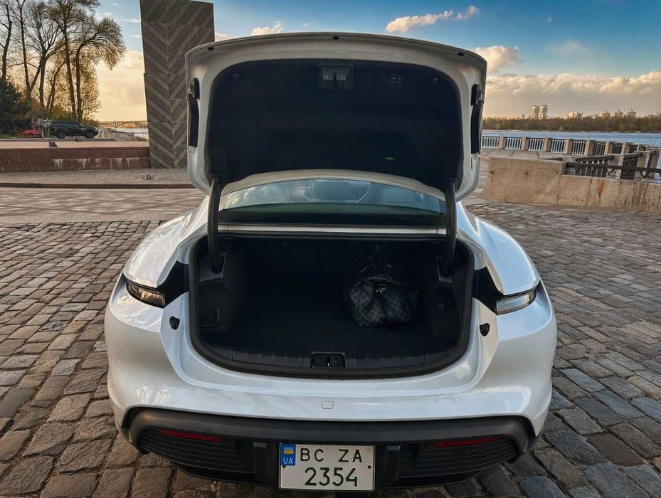 2021 Porsche Taycan RWD • 10 т\км• Отличное состояние