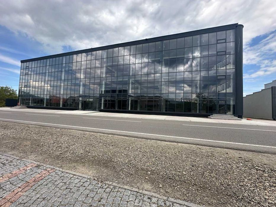 Продається 4 поверхова комерційна споруда в с. Бедевля