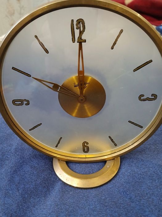 Продаи часы настольные