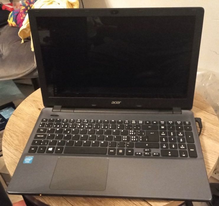 Laptop Acer E5-511 - 15,6"Super Dobra bateria - 500GB - 4GB RAM - Win10