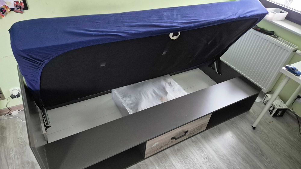 Łóżko z materacem 90x200