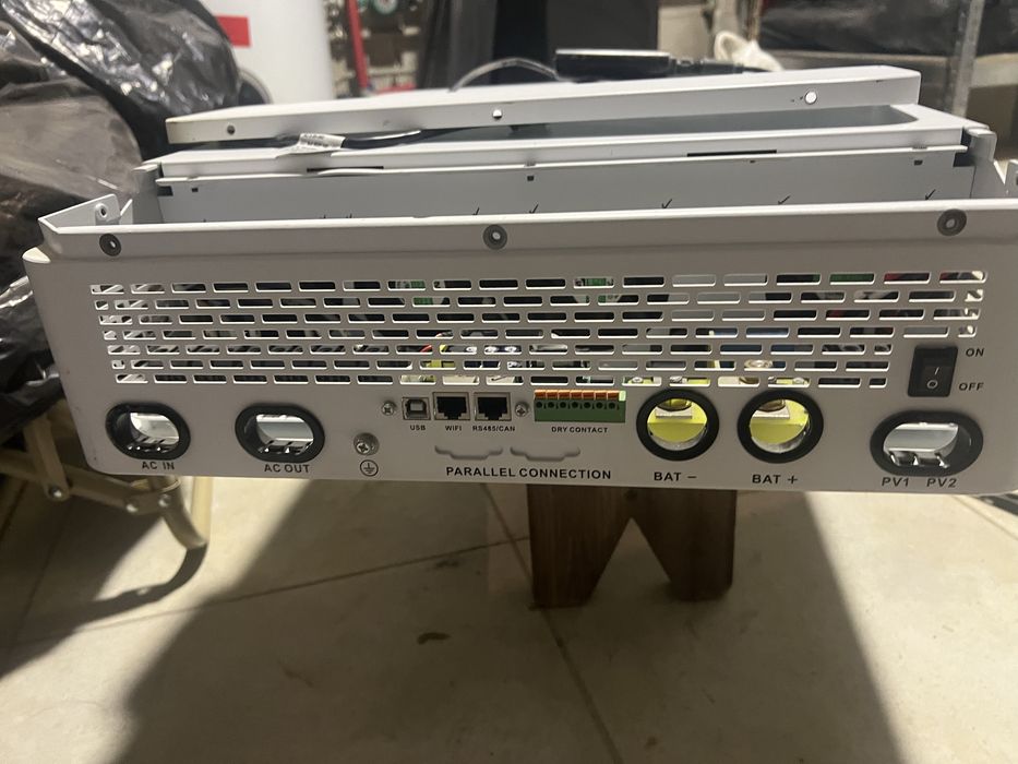 Інвертор гібридний 10кВт DGH-10KW-3PH потребує ремонту