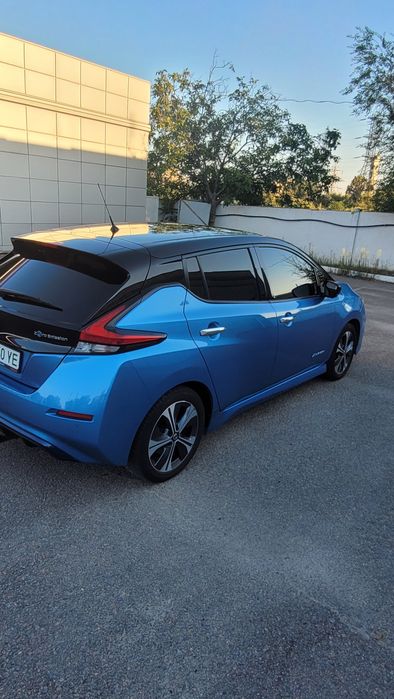 Продам Nissan Leaf