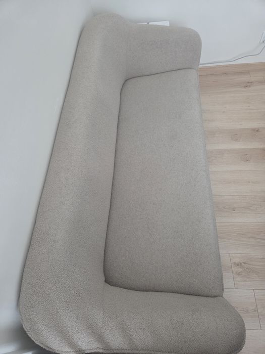 Sofa beżowa boucle
