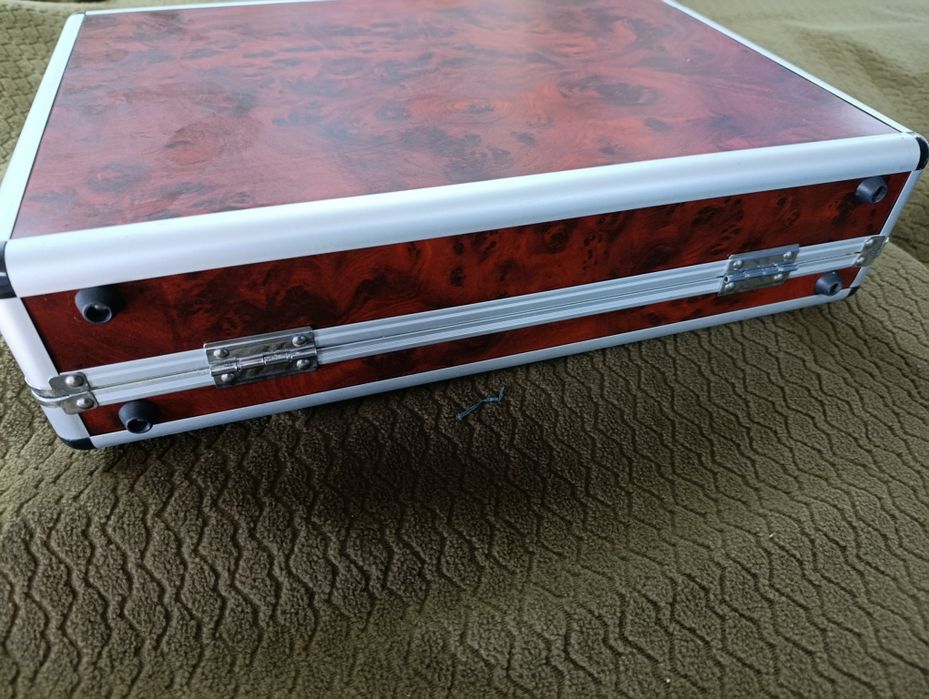 Walizka 44x32cm zamykana