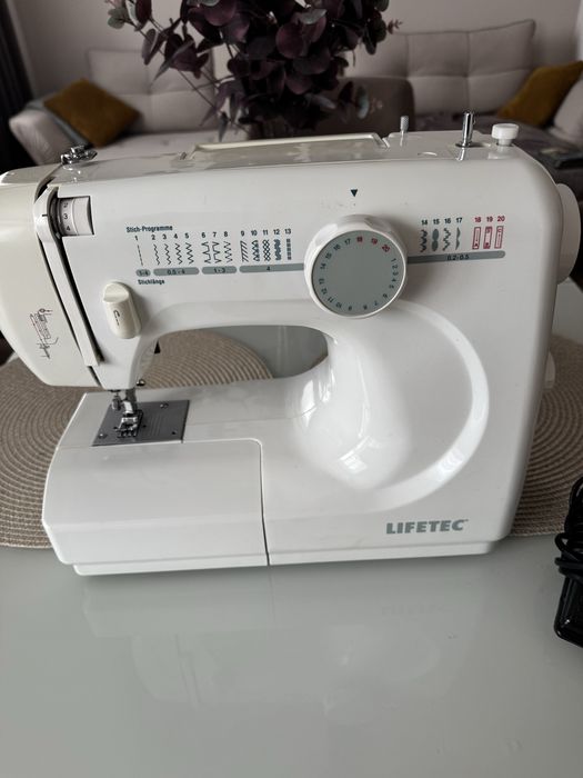 Продам Німецьку швейну машинку Lifetec lt 8709