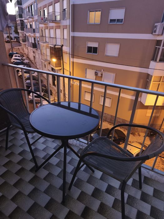 Conjunto 2 cadeiras + mesa