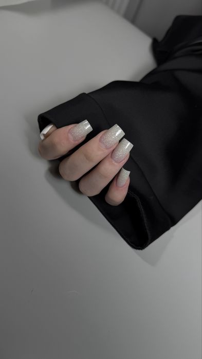 Манікюр , нарощування , педикюр . Центр міста