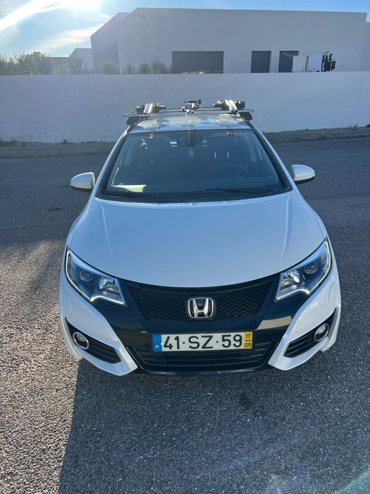 Honda civic I-DTEC de garagem