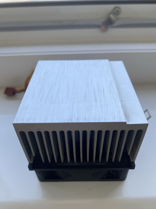 Процесор Intel Celeron (рідкісний )1.2 ГГц SL6C8 і Кулер з радіатором