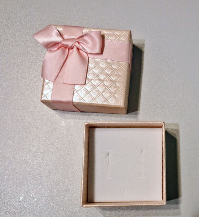 Pudełko różowe na biżuterię, charms, bransoletkę, łańcuszek, naszyjnik