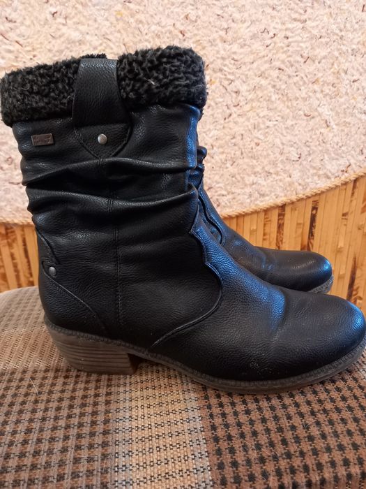Продаю зимові чобітки