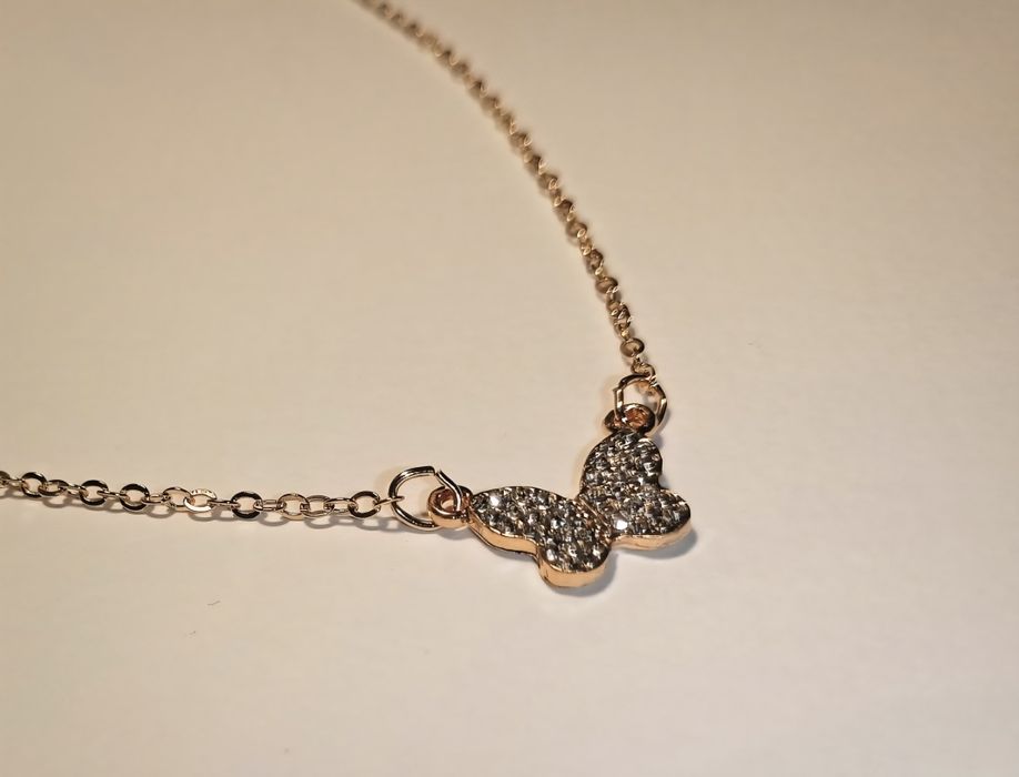 Łańcuszek z motylem