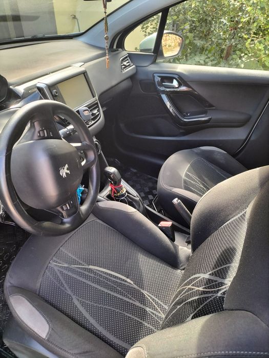 Peugeot 208 1.4 de 2013 — photo 5