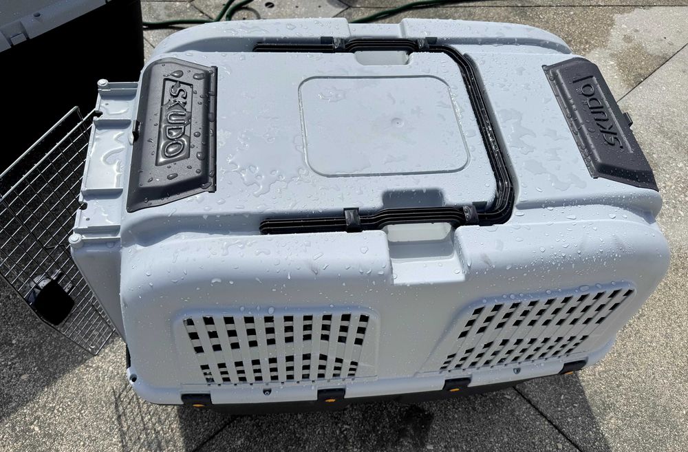 Caixa Transporte Aéreo Cães SKUDO 8 IATA 118x80x88 – Como Nova
