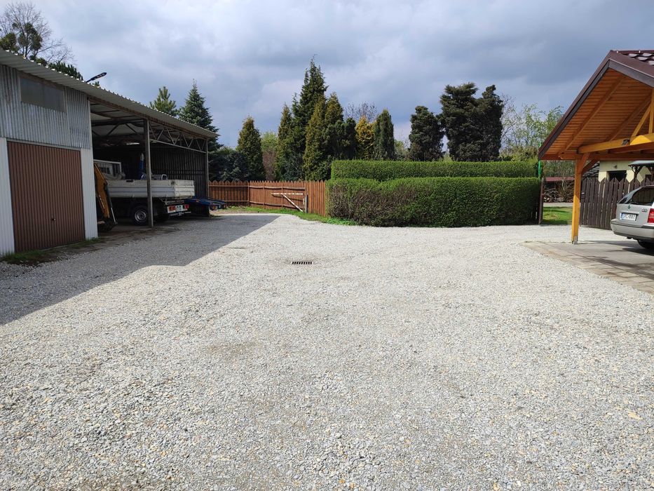 Budowa dróg dojazdowych, utwardzanie terenu placów, droga dojazdowa