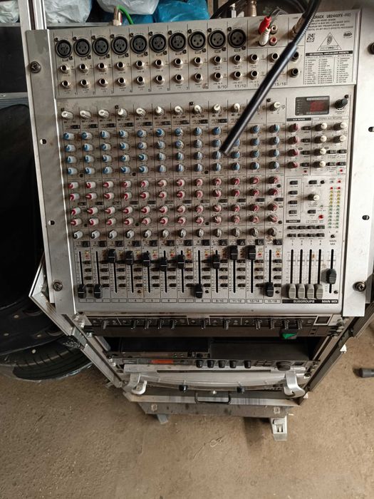 Mikser Behringer  UB 2442 - PRO