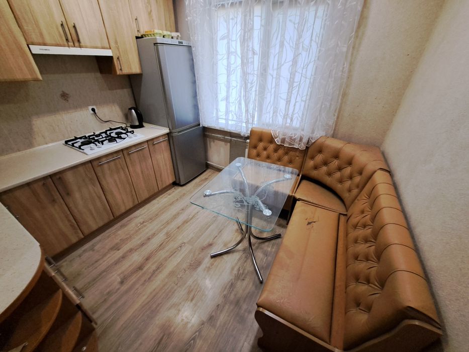 Аренда 2 ком.кв. на Лазурном ул.Быкова 9