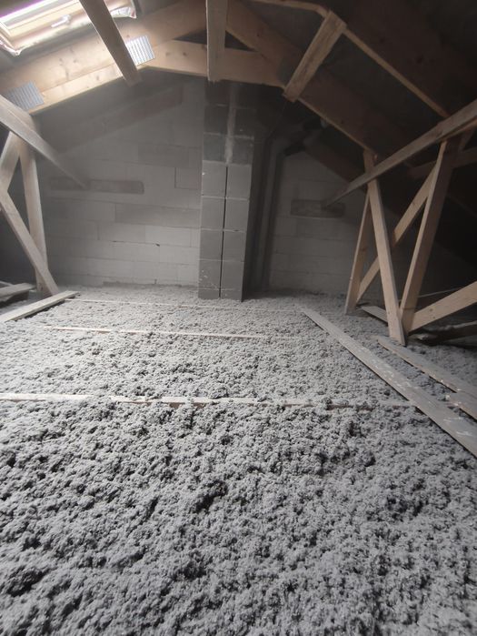 Ocieplenie poddasza, naprawa izolacji w jeden dzień; celuloza Thermofloc F λ 0,037