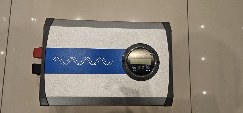 Przetwornica napięcia EPEVER IP1500-12-PLUS pełny sinus magazyn energii kamper kampervan 230v