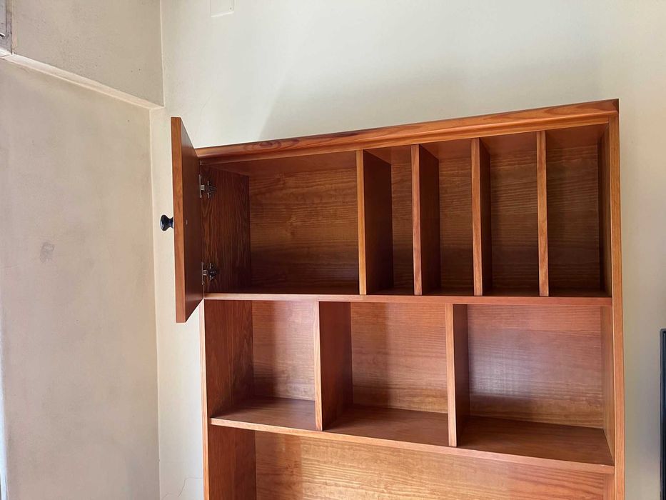 Secretaria com estante