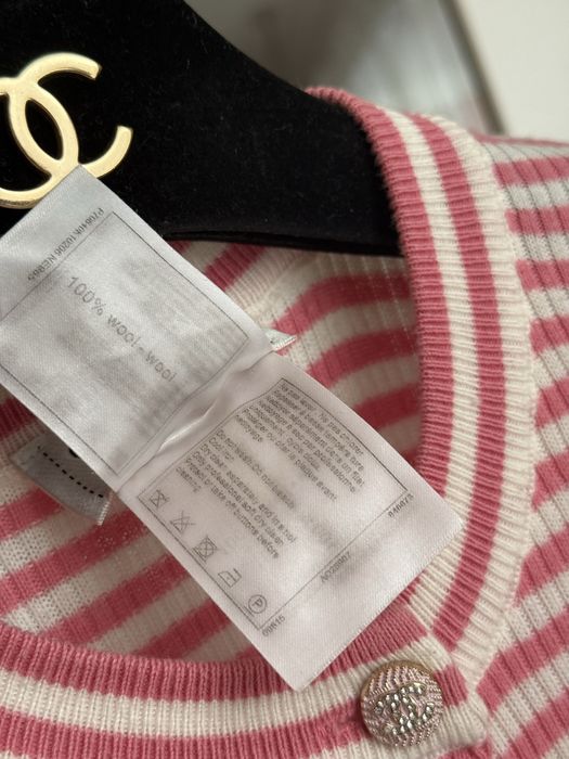 Sweterek rozowy chanel top guziki