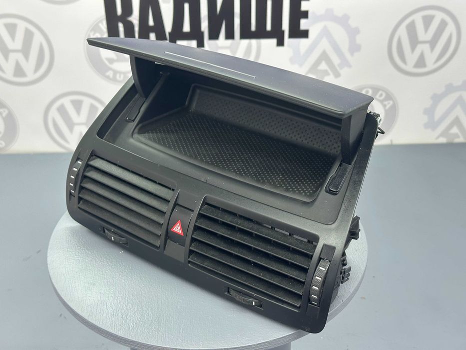 Центральний бардачок Шкода Октавія дефлектор торпеди Skoda Octavia A5