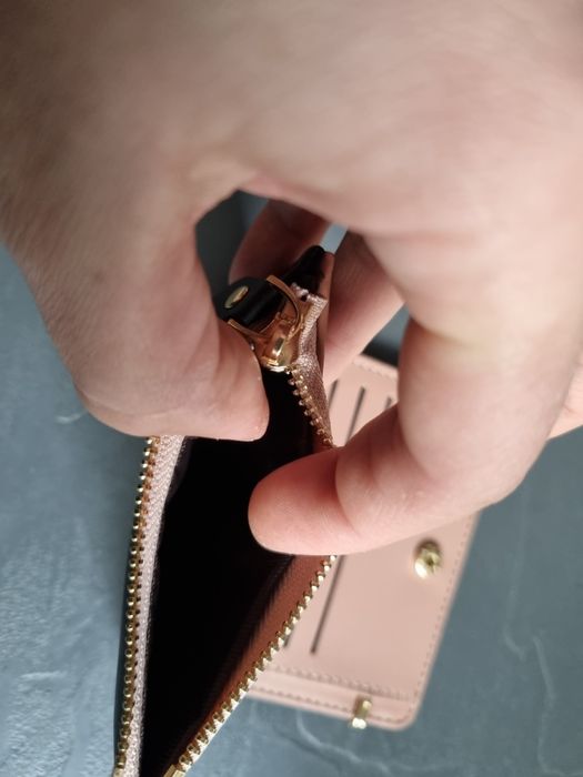 Mały czarny portfel pojemny