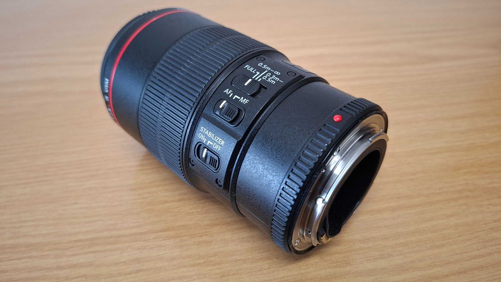 Canon EF 100 f/2.8L Macro IS USM