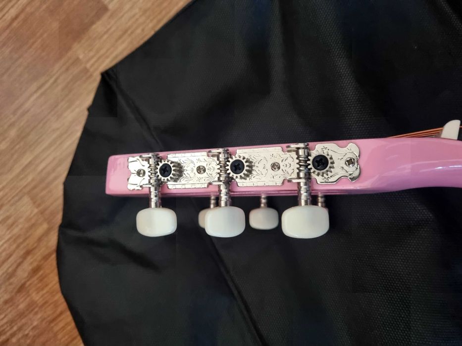 Violão infantil cor de rosa