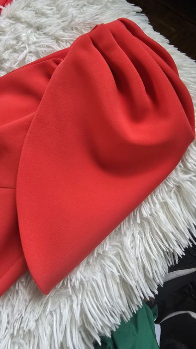 Piekna hiszpańska suknia wieczorowa