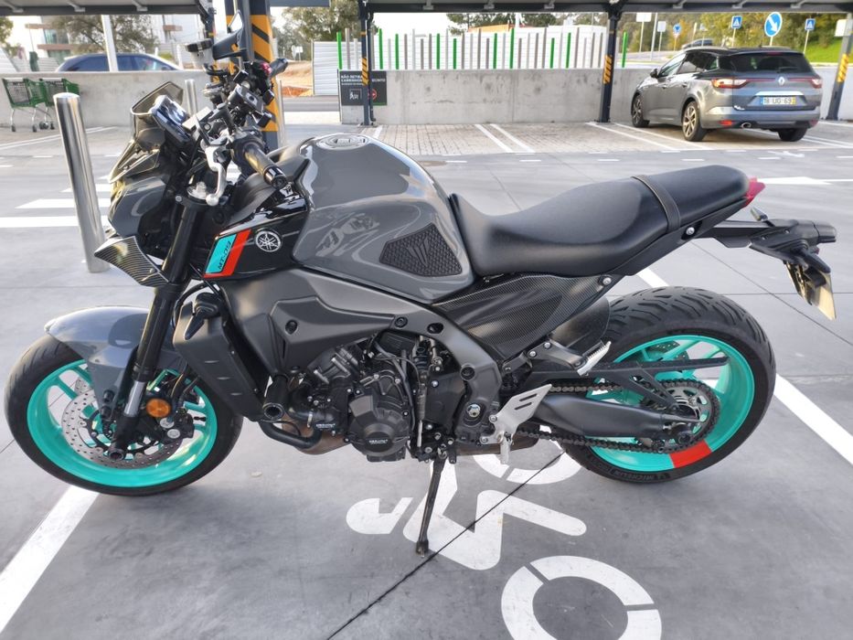 Vendo espólio lateral MT-09