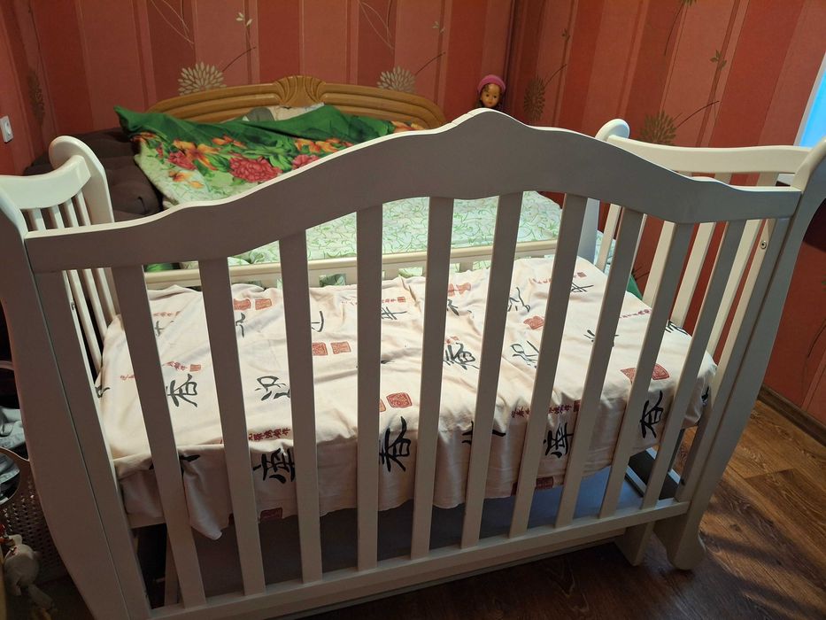 ліжечко  дитяче з шухлядою і маятником