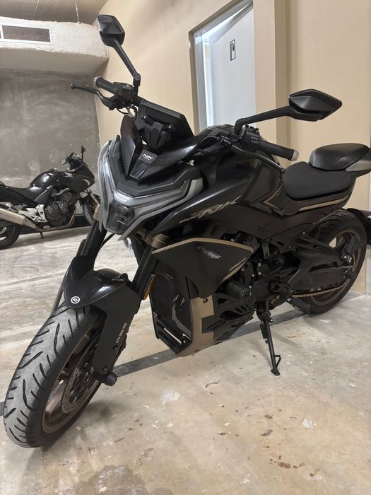 CF Moto 800NK como nova