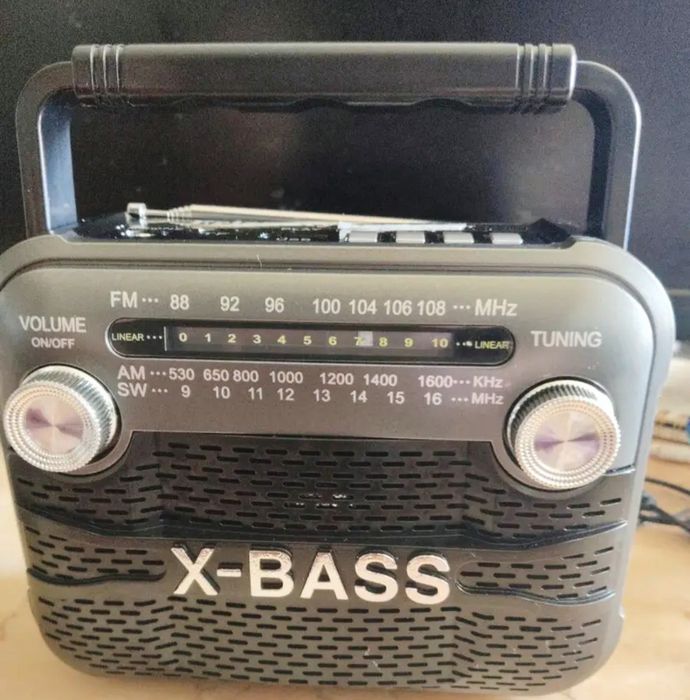 Портативний радіоприймач X-Bass