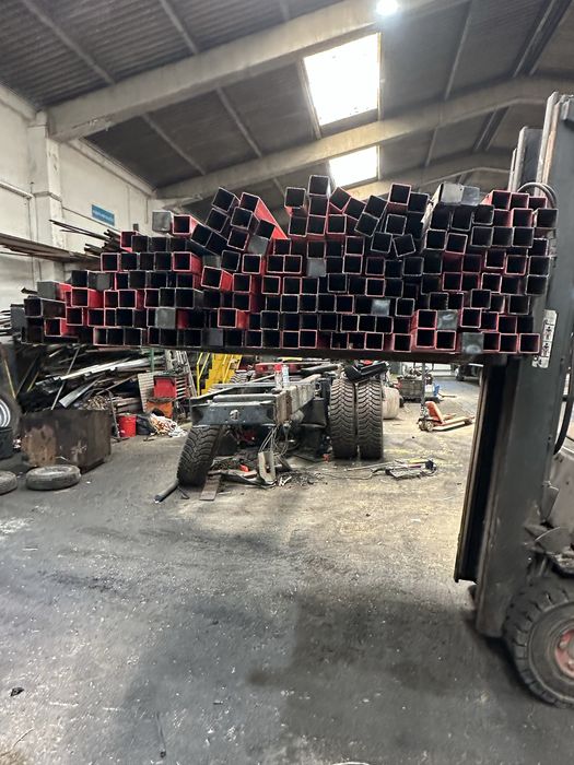 Tubos de ferro quadrados