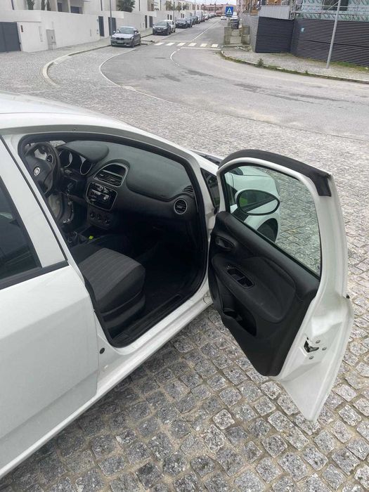 Fiat Punto Van 1.3 MultiJet (2018) – Nacional, Económico e Fiável
