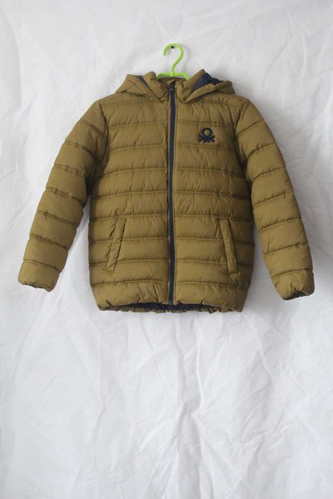 Стильна куртка від бренду United Colors of Benetton.