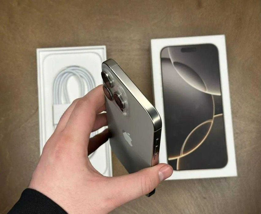 iPhone 16 Pro Max, 256 ГБ, SIM + eSIM