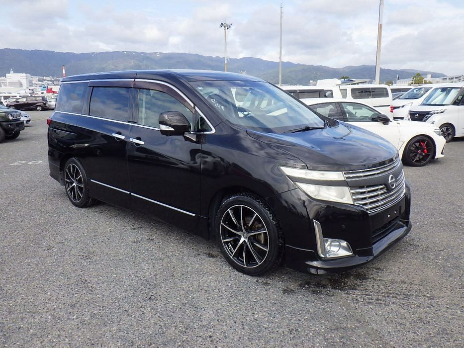 Nissan Elgrand Luksusowy Van