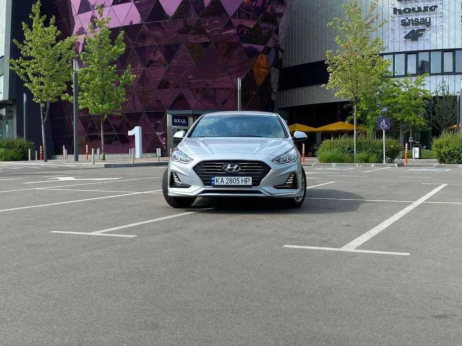 Потижнева та довгострокова оренда Hyundai Sonata