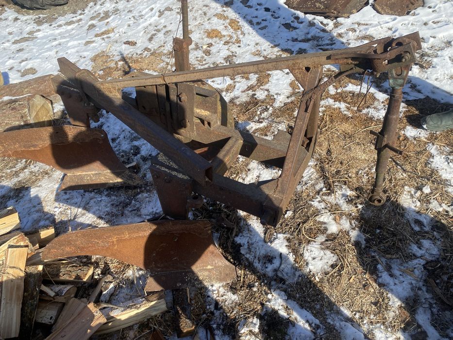 Продам Плуг двох корпусний