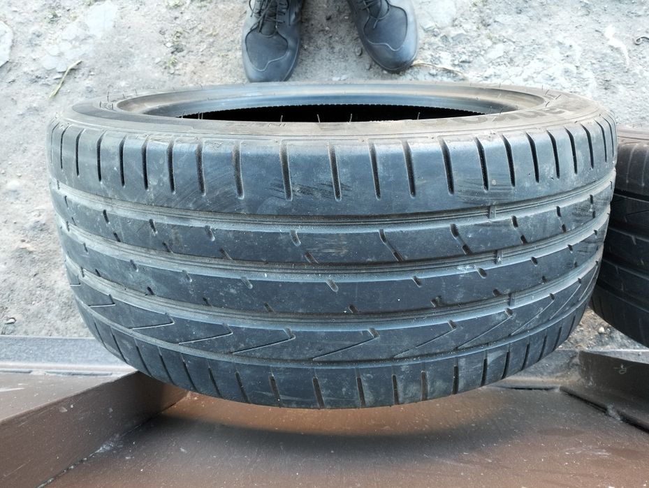 Продам шини хенкок 235 45 ZR17  2 шт.