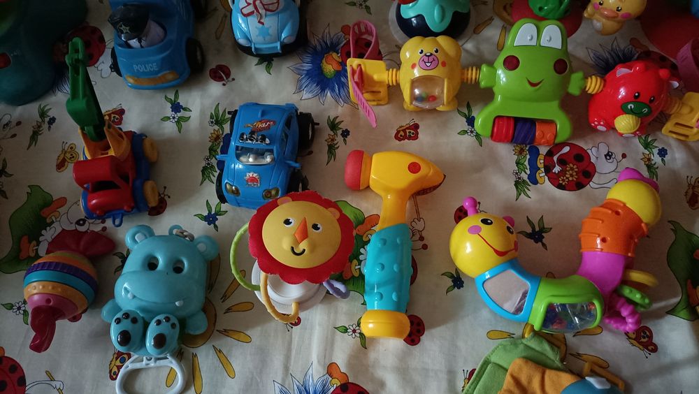 Продам музыкальную   игрушку  для малышей.