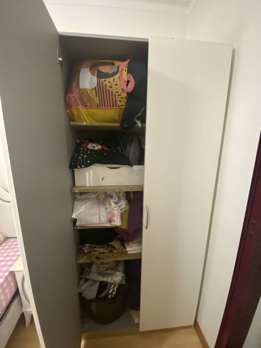 Armario de quarto com 4 prateleiras