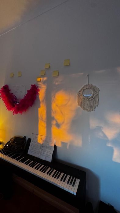 Piano Digital YAMAHA P-45 com mesa de suporte