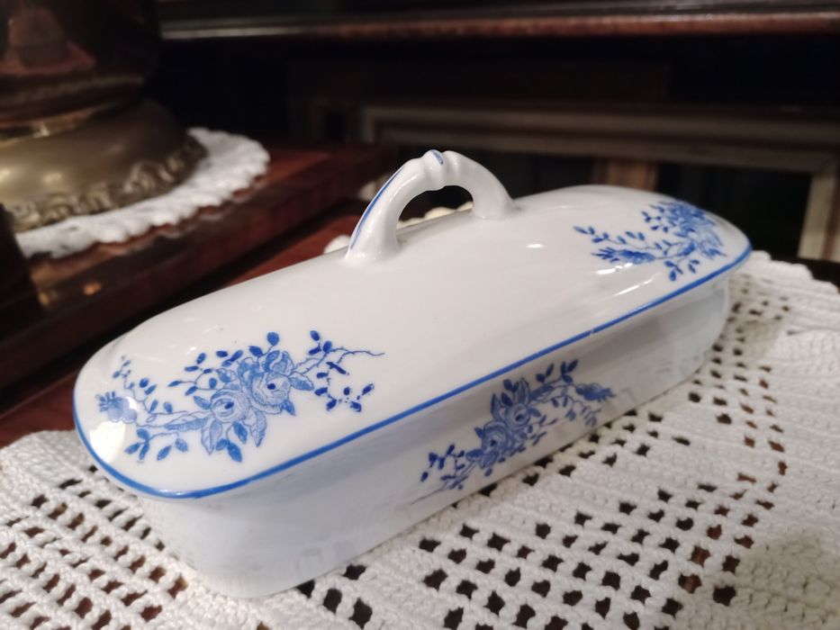 Caixa em porcelana da Vista Alegre para escovas de dentes