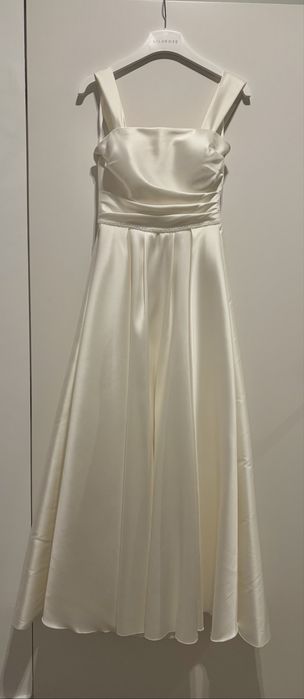 Perłowa suknia ślubna z długim (2,5m) trenem