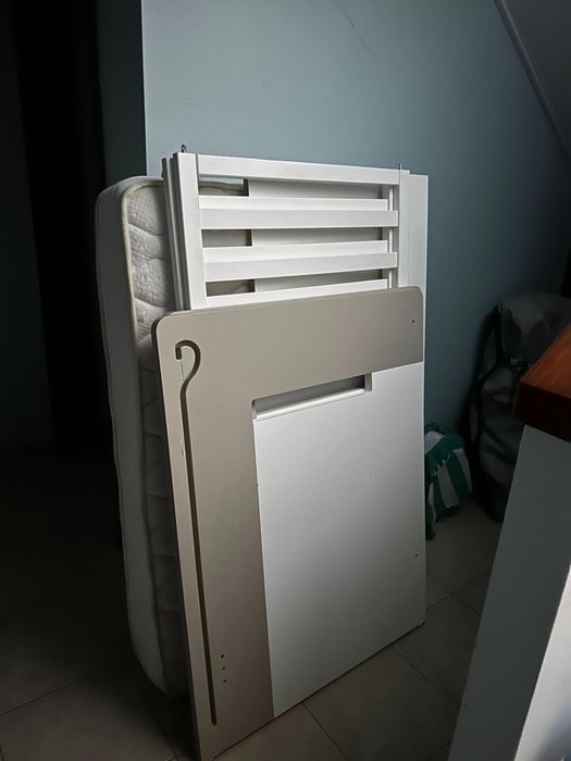 Cama de crianca em bom estado com colchao