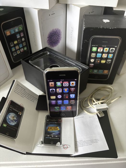 Iphone 2G com acessorios